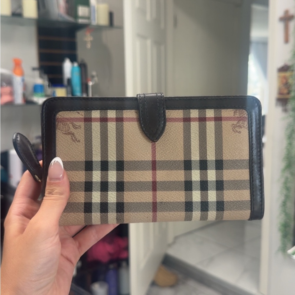 Burberry long wallet haymmarket check
